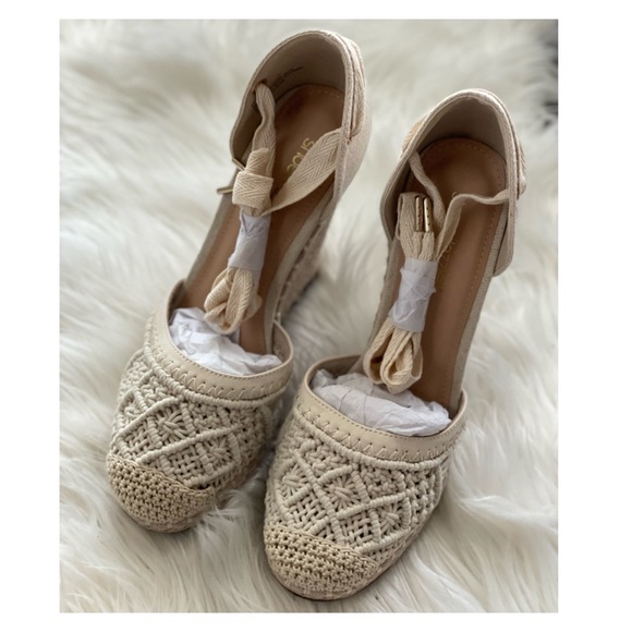 Cream Wrap Up Wedges - Picture 4 of 5